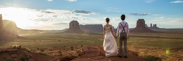 Monument Valley couple (640x213)